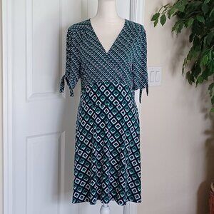 LIKE NEW!  Ava Green/Navy/White Geometric Print Dress Size XL